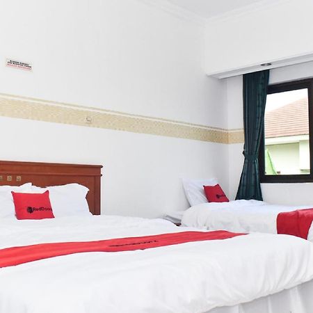 Reddoorz Near Lenmarc Mall Surabaya Pradahkalikendal Exterior photo